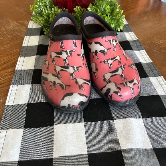 Cowabella Pink Slogger Shoe - Planktown Hardware size 8 - Picture 1 of 7